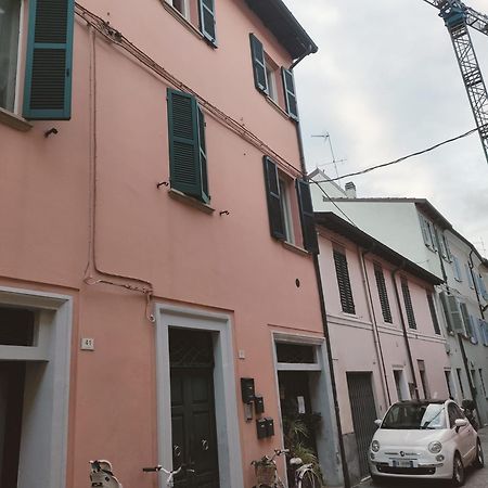 Il Nido Di Silvia A Due Passi Dal Teatro Rossini Apartment Pesaro Exterior photo
