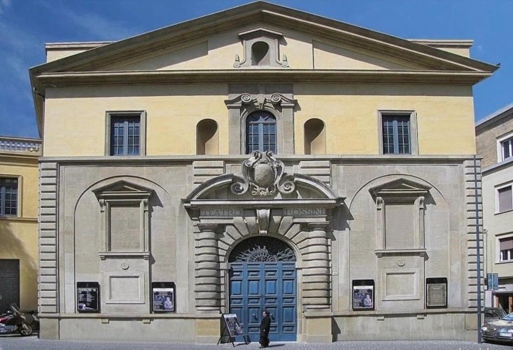 Il Nido Di Silvia A Due Passi Dal Teatro Rossini Apartment Pesaro Exterior photo